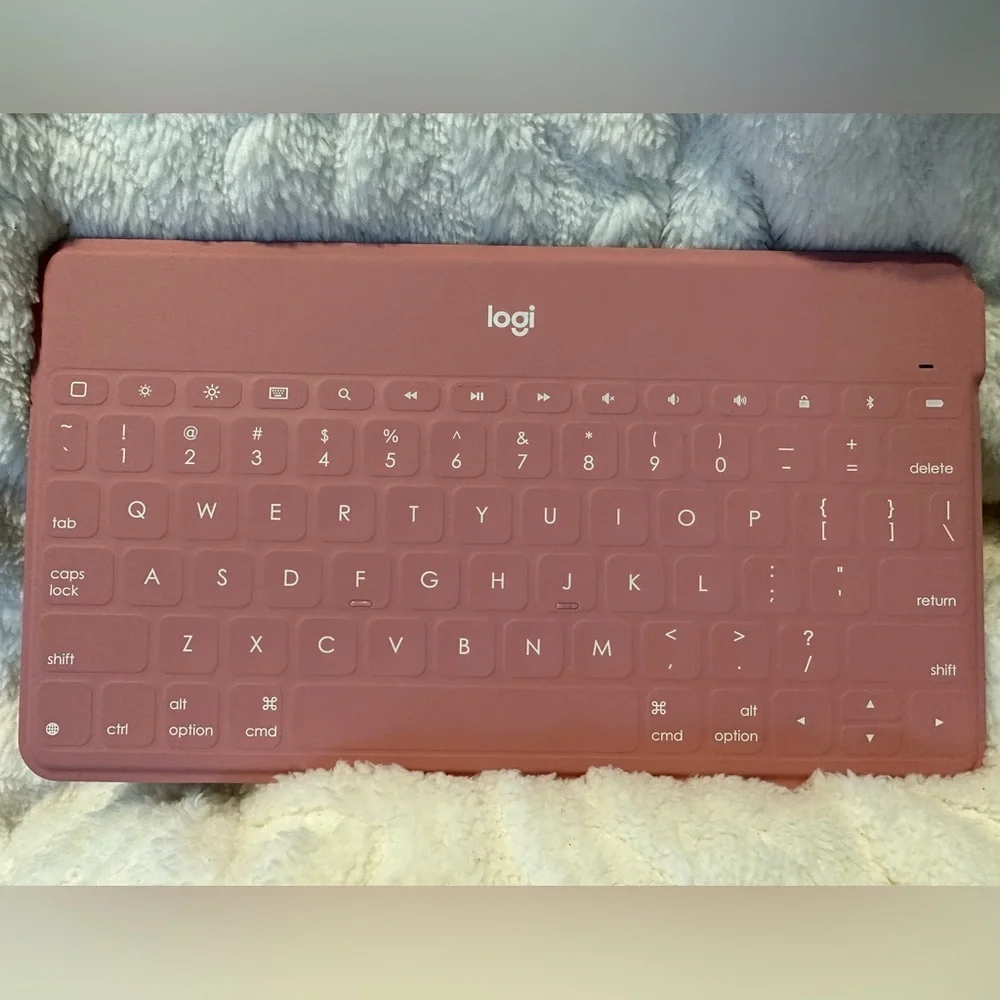 LOGITECH BLUETOOTH WIRELESS MINI KEYBOARD FOR APPLE DEVICES IN PINK